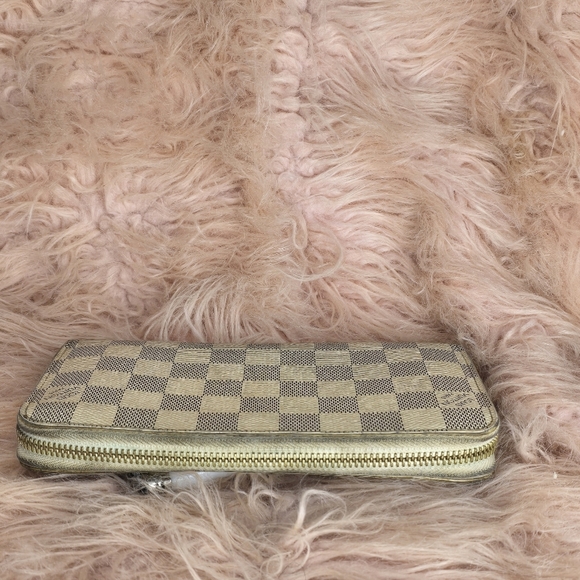Louis Vuitton Damier Azur Zippy Wallet - Picture 9 of 16